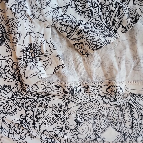 Ruffle shoulder short sleeve top - Picture 4 of 4